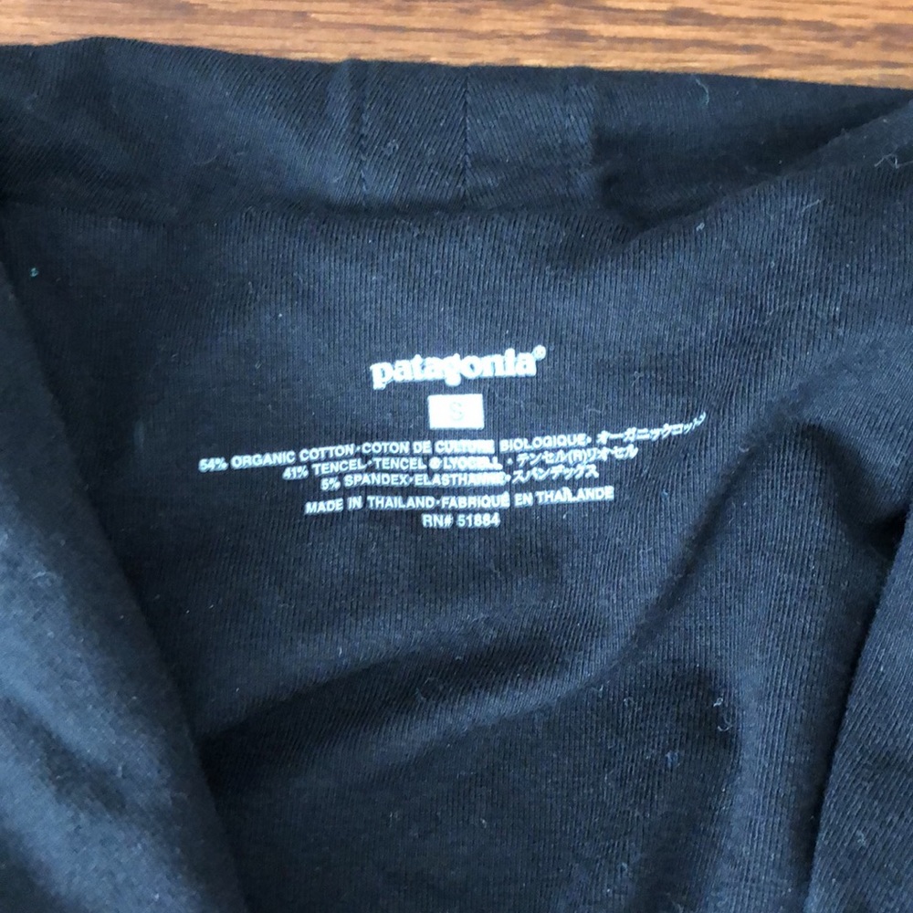 Patagonia Wrap in black, Size small - Picture 2 of 2